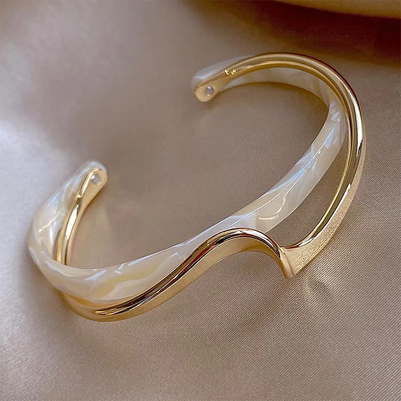 Bend Bracelet