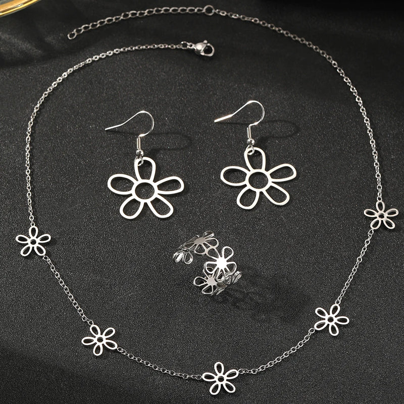 Daisy Necklace and Earrings Set