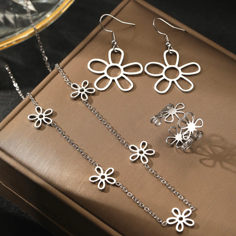 Daisy Necklace and Earrings Set