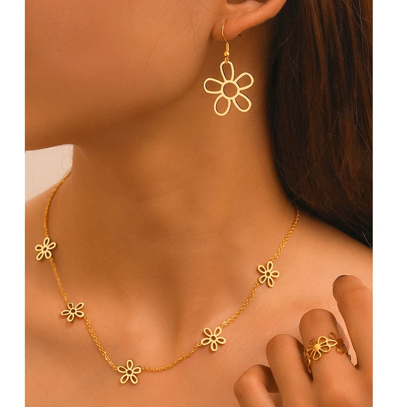 Daisy Necklace and Earrings Set